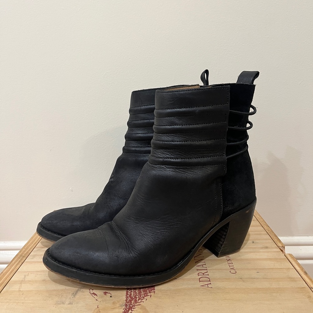 Won Hundred boots